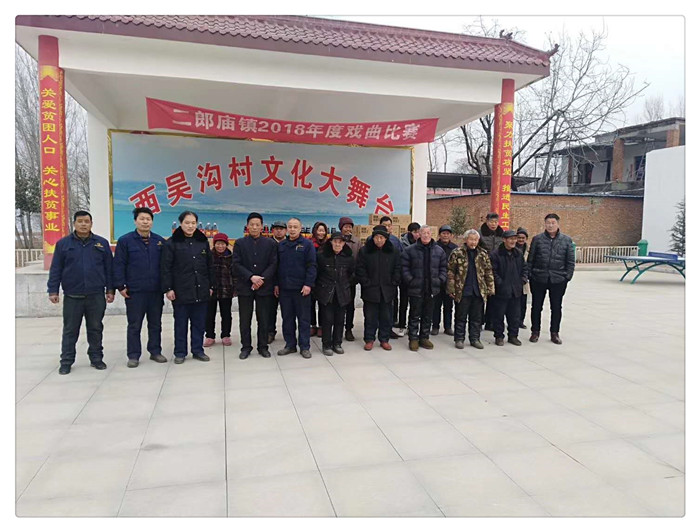 固德威薯業(yè)機械慰問貧困戶現(xiàn)場發(fā)福利